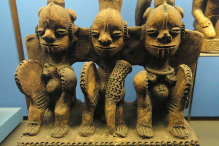 3 figures à formes humaines, art africain